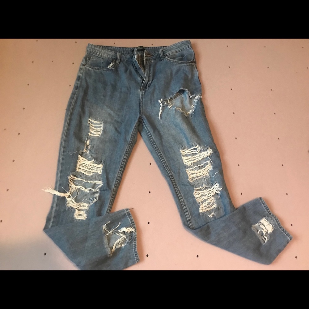 Forever 21 Ripped Boyfriend Jeans Size 30